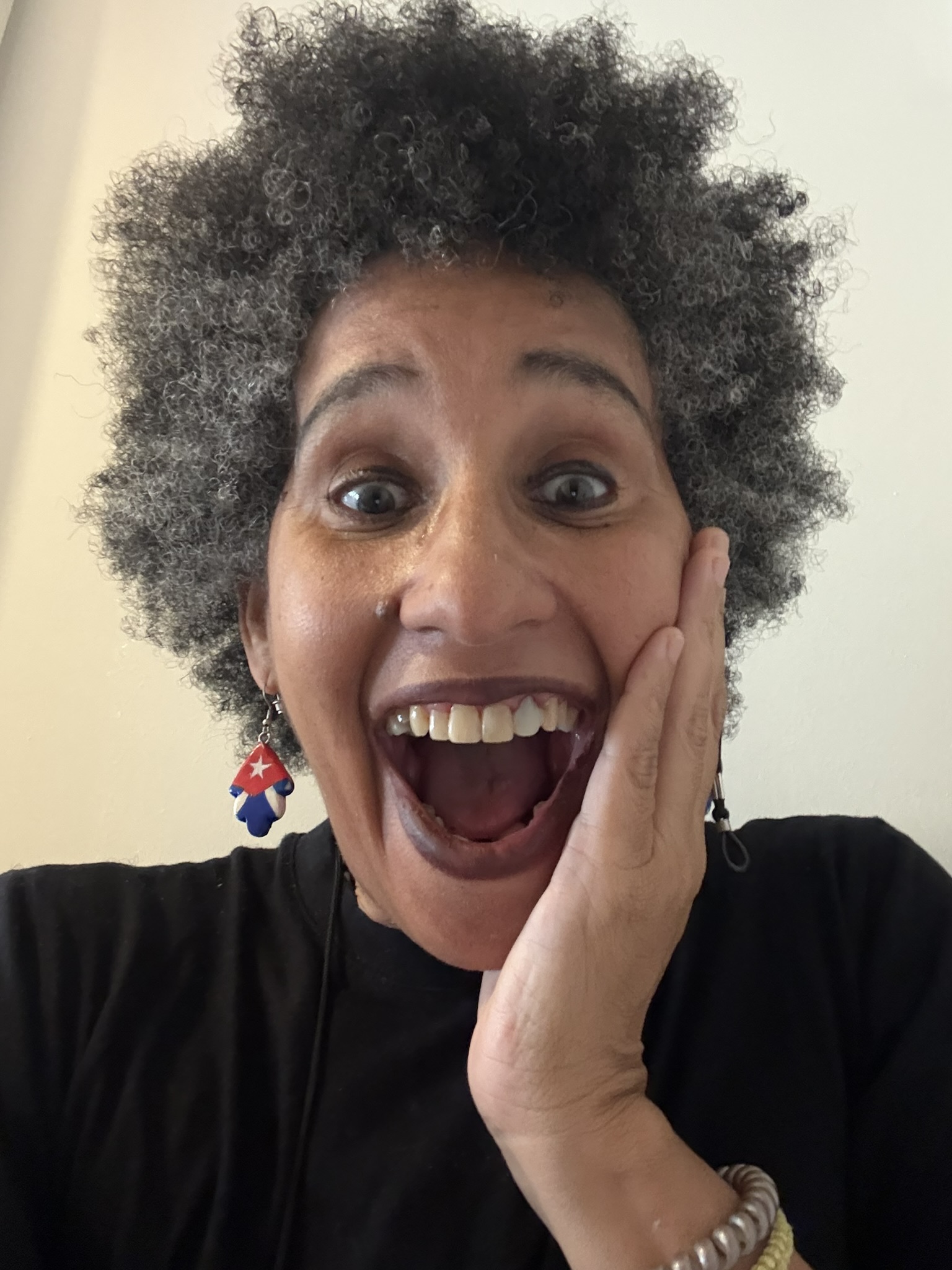 Katia Márquez riendo